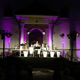 veranstaltungstechnik-harmonic-sound-konzert-open_air-fassadenbeleuchtung